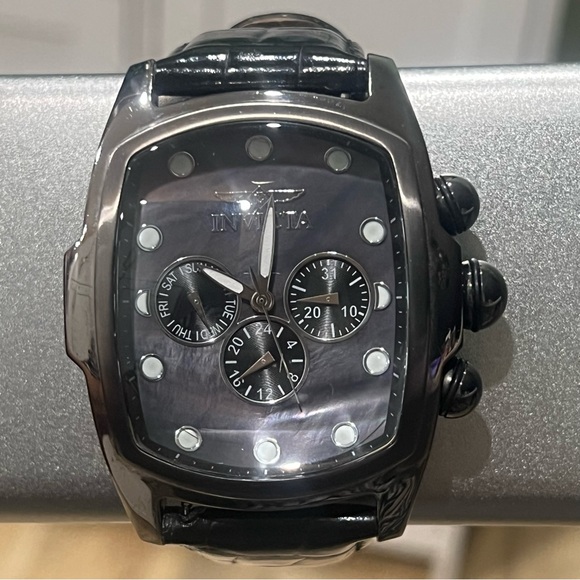 Invicta Lupah Black and Silver Vintage Watch - Picture 11 of 12